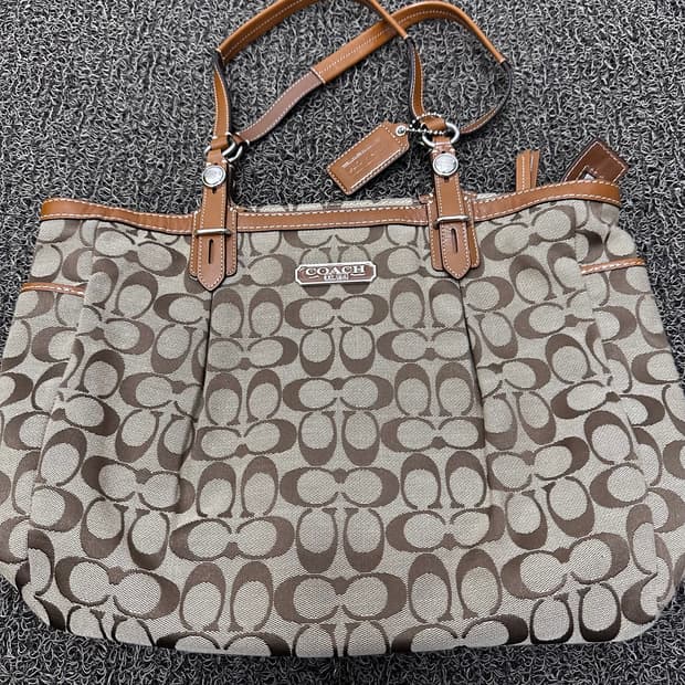 COACH 코치 시그니처 여성 숄더백 브라운