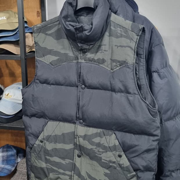뉴에라 카모 블랙 믹스 패딩 (오리솜털80%) 겨울조끼 L
