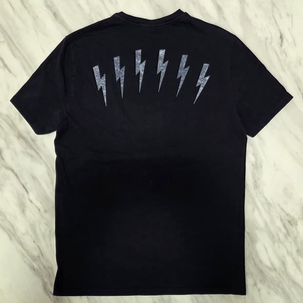 닐바렛 리버스 로고 썬더 프린팅 반팔티 