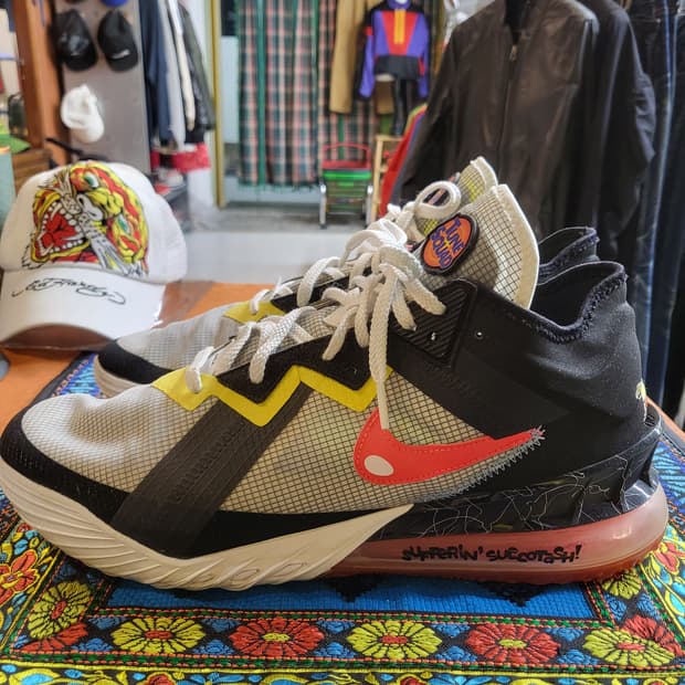 나이키 르브론 18로우 실베스터vs트위터