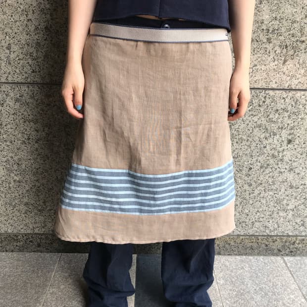 🔵파랑 주황 단추와 파란 줄무늬 미디스커트🟠