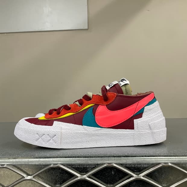 나이키 X 사카이 X 카우스 로우 팀 레드 255