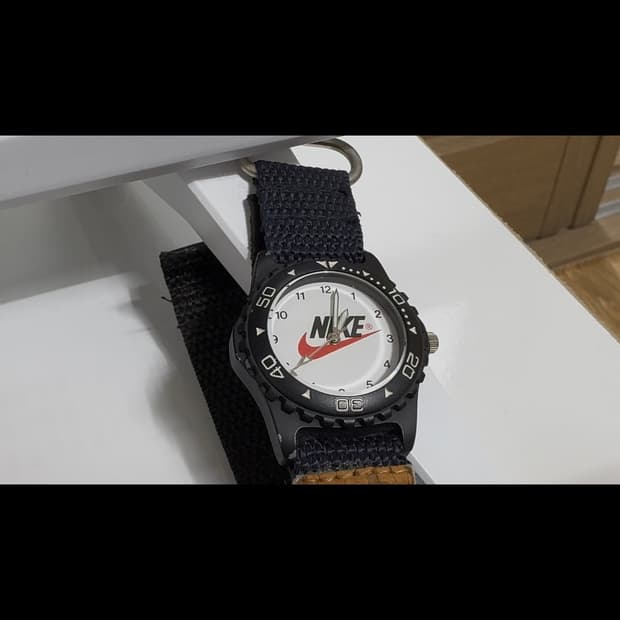 나이키 쿼츠 스포츠 시계