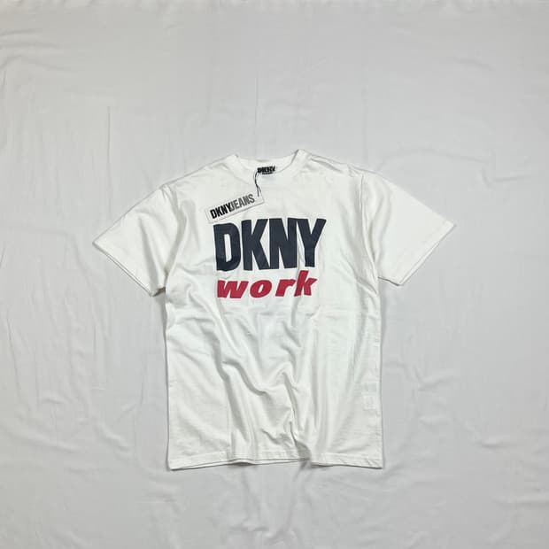 데드스탁 90‘s 디케이앤와이 dkny work 프린트 반팔티