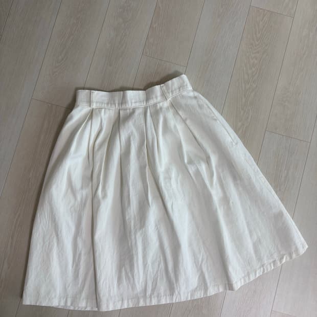 White midi skirt ⋆