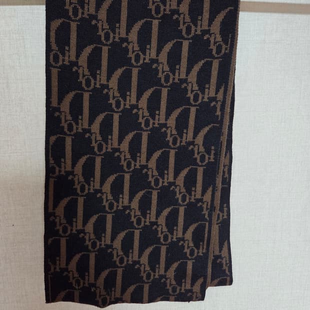 디올 Dior 로고 양면목도리 브라운/블랙