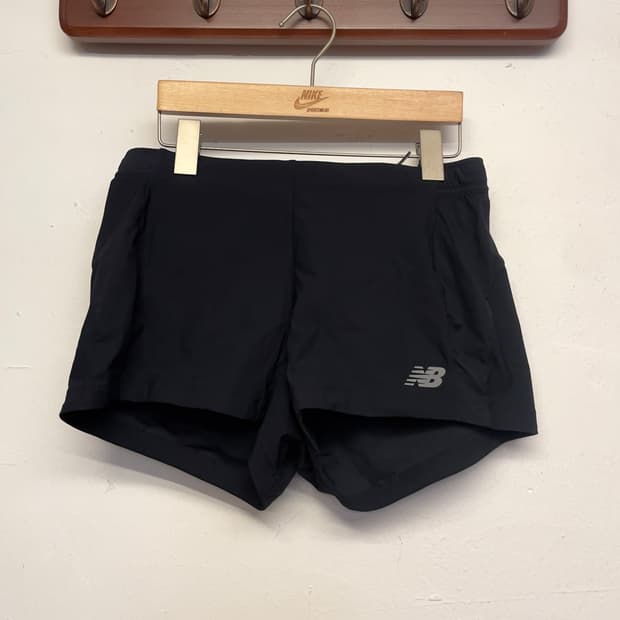 뉴발란스 (우먼) 숏 블랙 러닝 팬츠  