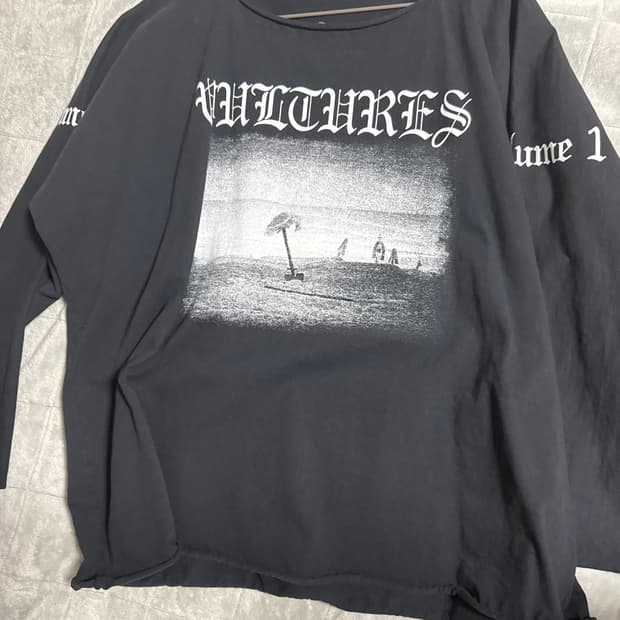 이지 벌쳐스 티셔츠 롱슬리브