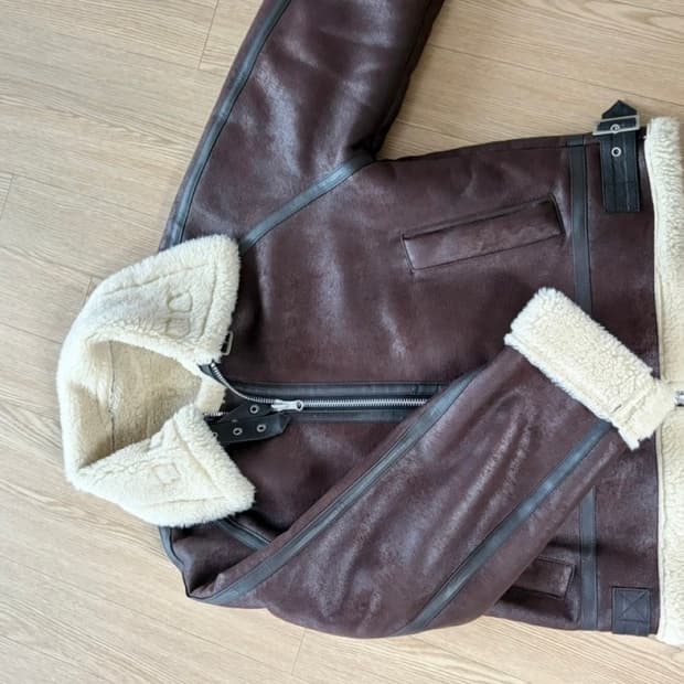 홀리넘버세븐 무스탕