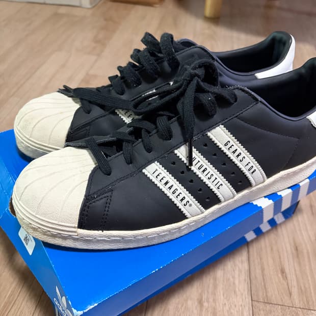 아디다스X휴먼메이드 슈퍼스타 275 블랙