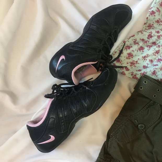 나이키 우먼스 뮤지크 4 블랙/하이퍼핑크