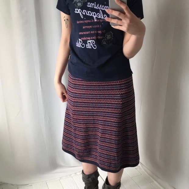 윈터 패턴 미디 니트웨어 스커트 • 휠라 네이비 블루 티