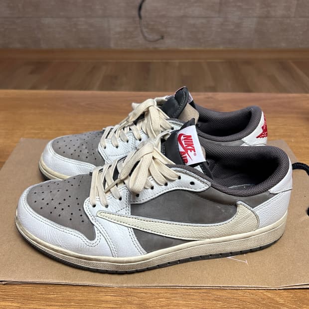 조던1 스캇로우 리버스모카