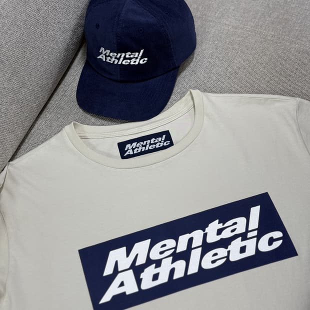 mental athletic 로고티 화이트
