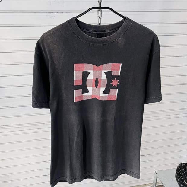 2000s DC SHOES faded tee