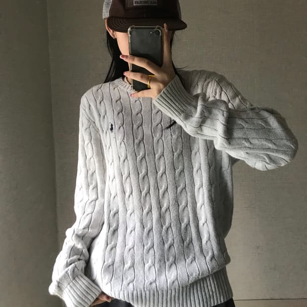 폴로 연그레이 케이블 니트