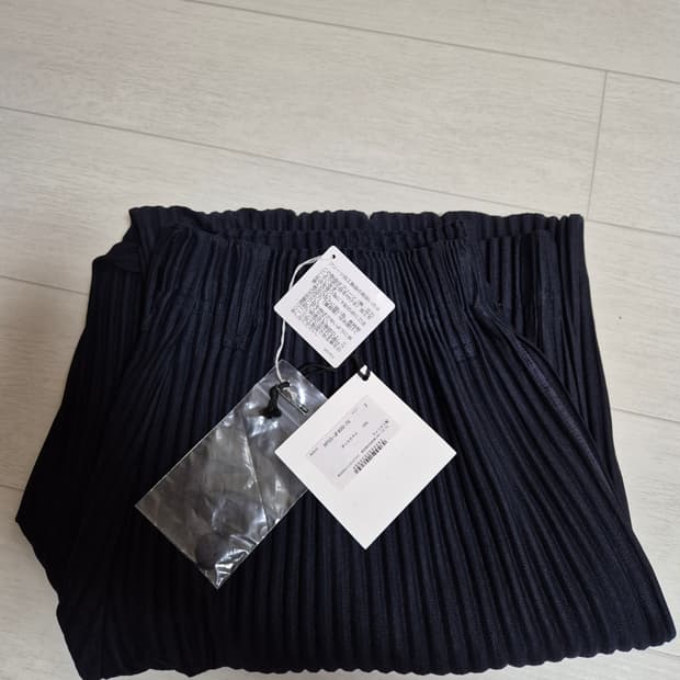 이세이미야케 옴므플리세 베이직 스트레이트 팬츠 네이비