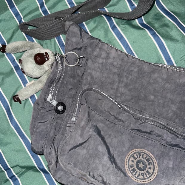 키플링 그레이 크로스백