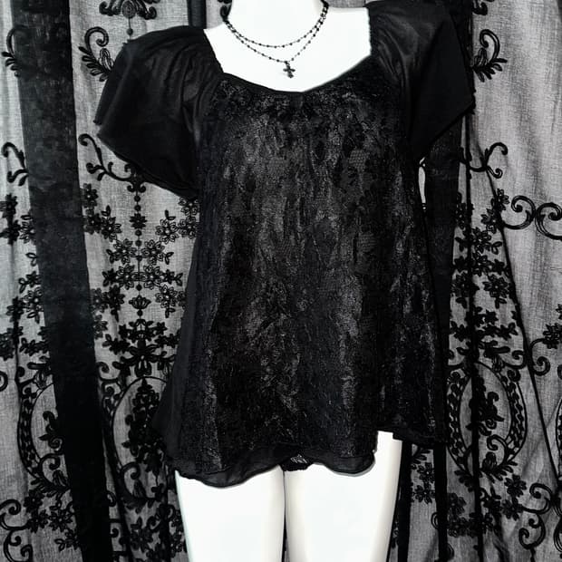 Black lace short-sleeved