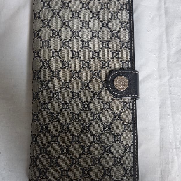 [정품] 셀린느 트리오페 클래식 캔버스 레더 장지갑