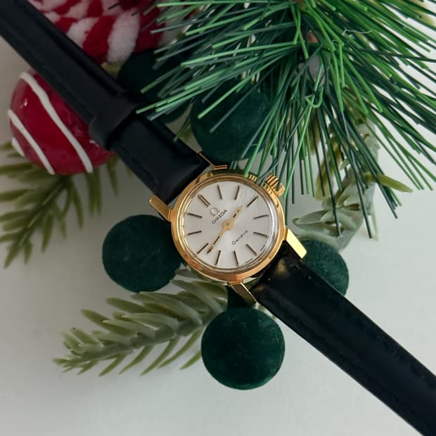 오메가 라운드 수동 시계