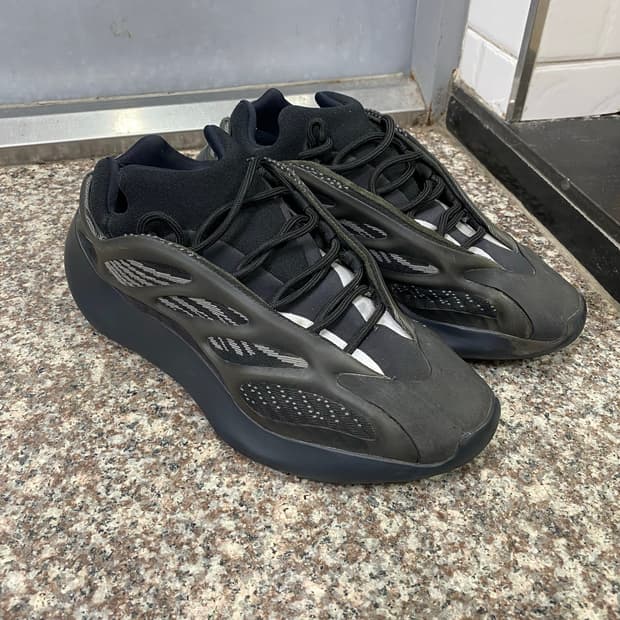 [270] yeezy 700 v3 알바 이지부스트