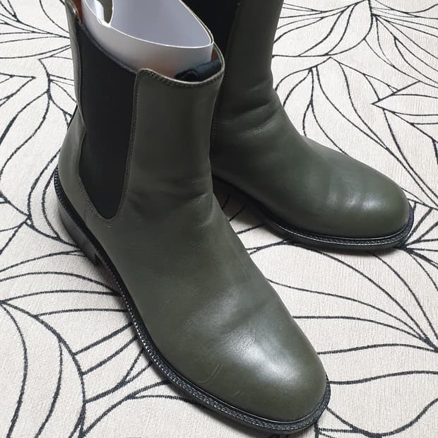 셀린느 올리브 그린 첼시 부츠 39 250