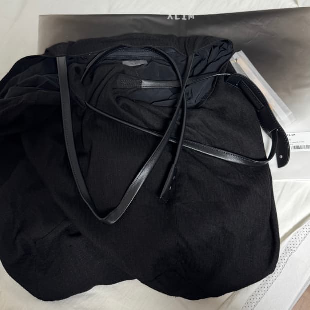 Xlim Ep.7 Synopsis 01 bag black