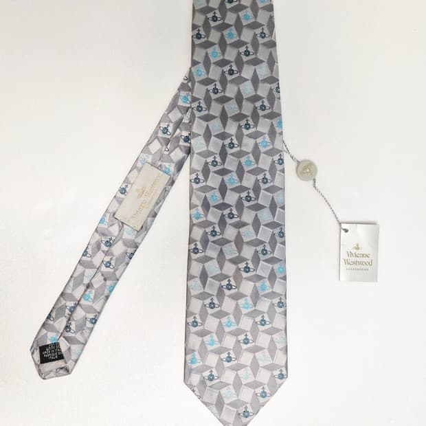 (새제품)비비안웨스트우드 실버 그레이 넥타이