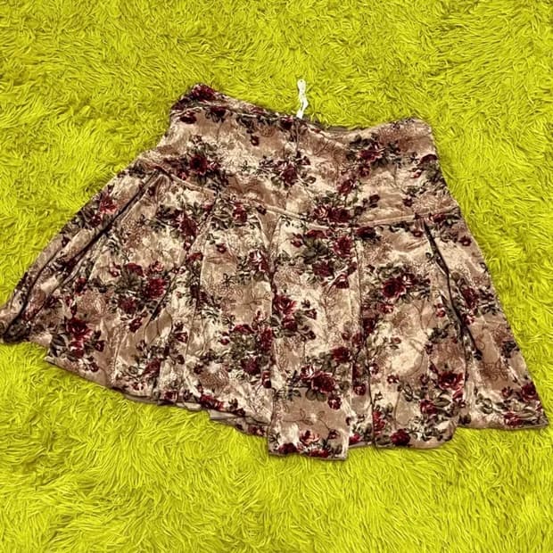 레스트로즈 골덴 플레어 스커트