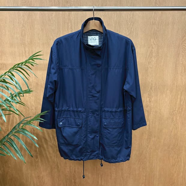 꾸레쥬 하이넥 미니멀 나일론 필드 자켓 허리 밑단 스트링 디테일 네이비