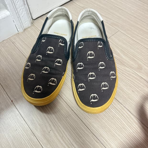 생로랑 블러드 러스터 슬립온 41