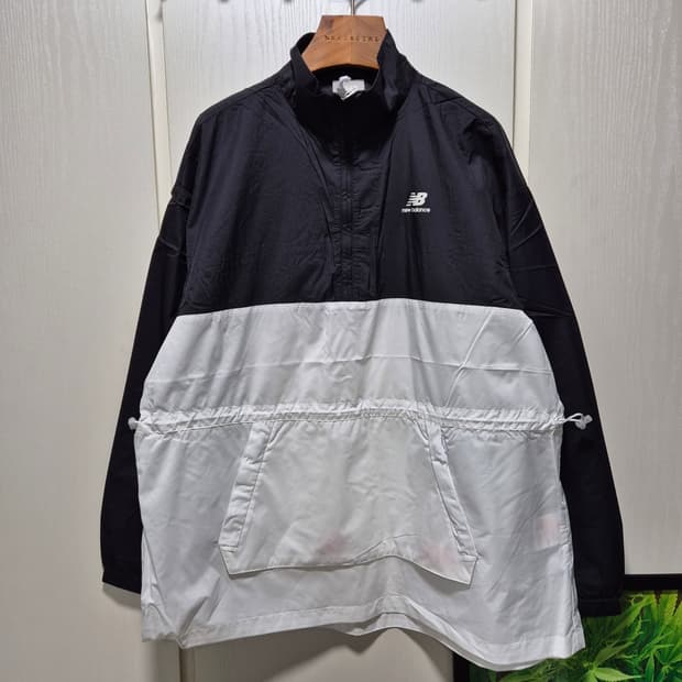 뉴발란스 블랙/화이트 아노락 바람막이
