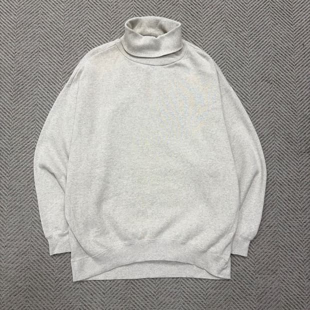 프릭스스토어 터틀넥 맨투맨 v1904