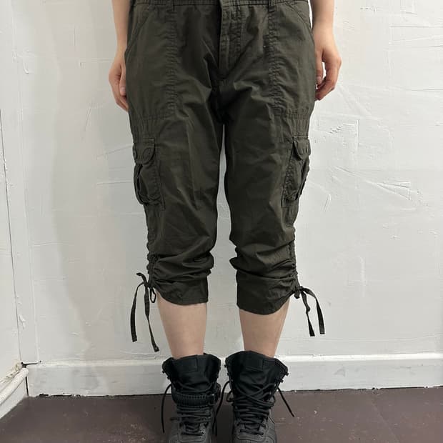 Uniqlo cargo capri pants