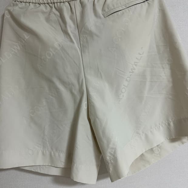 A-COLD-WALL 아이보리 나일론 쇼츠