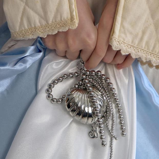 GIANT HEART SHELL BAGCHARM