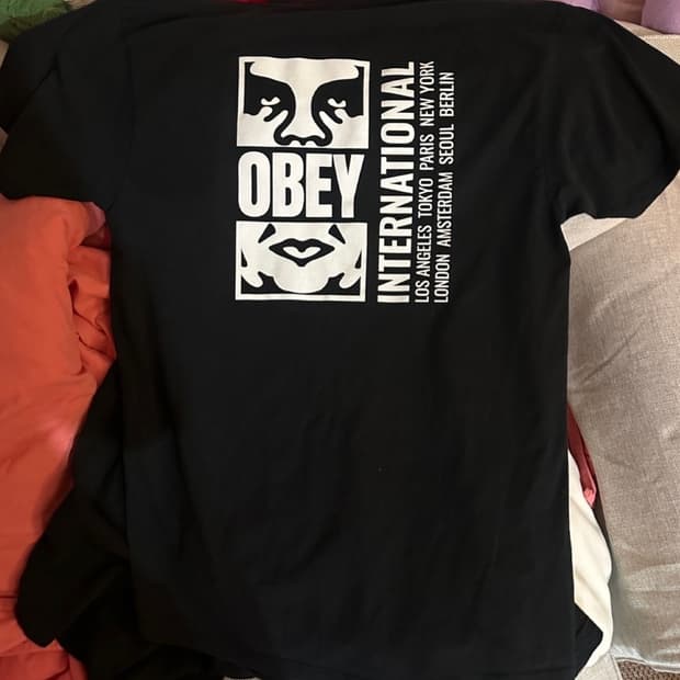 오베이 반팔티 L