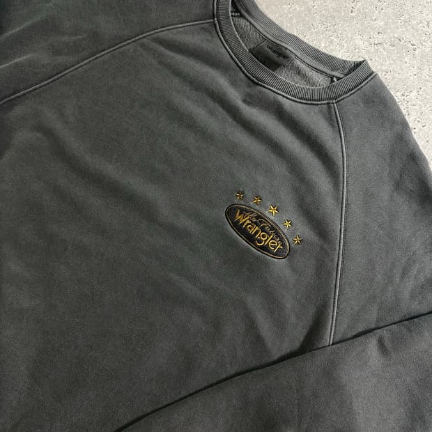 WRANGLER 스타 자수 맨투맨 /041