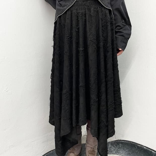 블랙 그런지 언발 스커트