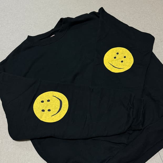 캐피탈 엘보 스마일 맨투맨