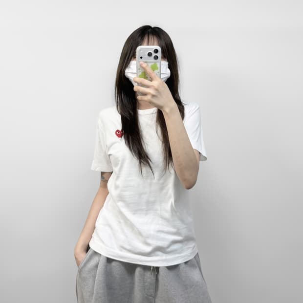 꼼데가르송 하트 와펜 반팔티 화이트