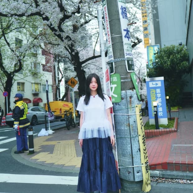 로액슈얼 RED STITCH DENIM TIERD SKIRT