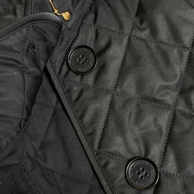 정품 버버리 블랙 퀼팅 자켓 S (메이드인보스니아)