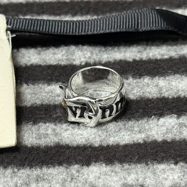 비비안웨스트우드 벨트링 반지