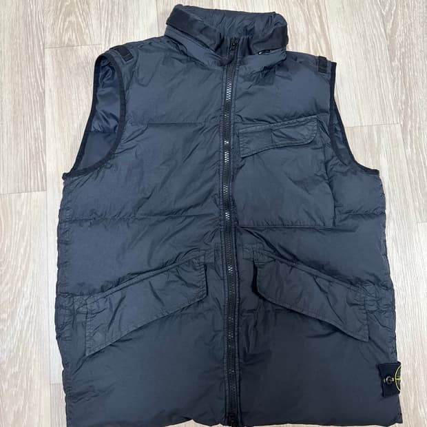 22FW L 스톤아일랜드 크링클랩스 패딩조끼 블랙