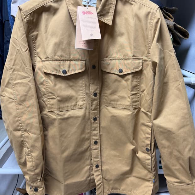 [새상품] 피엘라벤 싱기 오버셔츠 M 코요테탄 색상