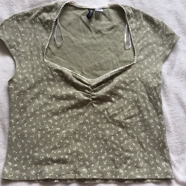 h&m 흐앤므 하트넥 잔꽃무늬 반팔