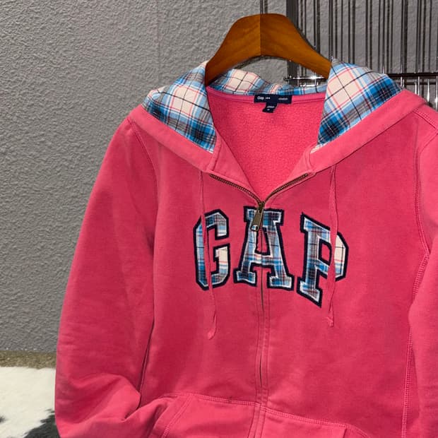 GAP 체크 키치 로고 후드집업