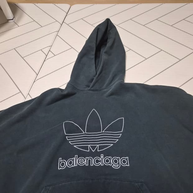 발렌시아가 아디다스 후드티